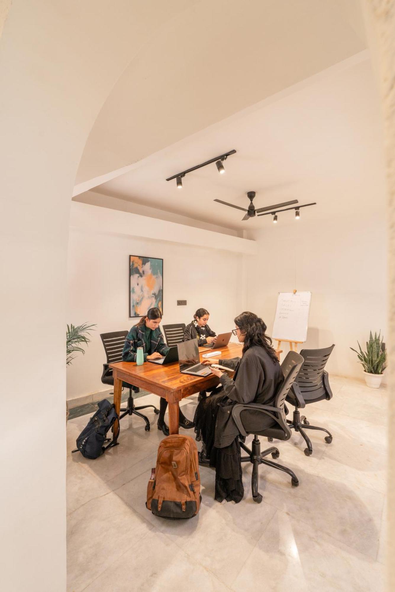 Minimalist Poshtel & Suites Új-Delhi Kültér fotó